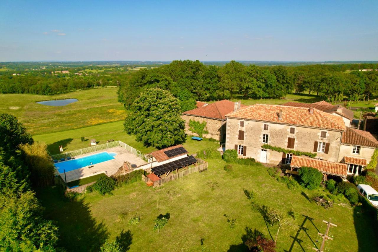 A L'Ombre Du Marronnier Gites La Peruse ภายนอก รูปภาพ