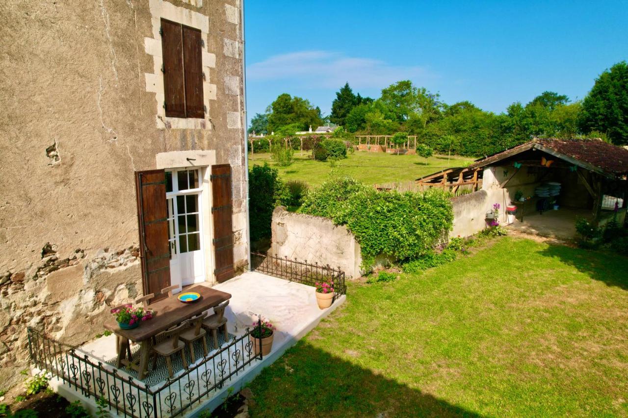 A L'Ombre Du Marronnier Gites La Peruse ภายนอก รูปภาพ